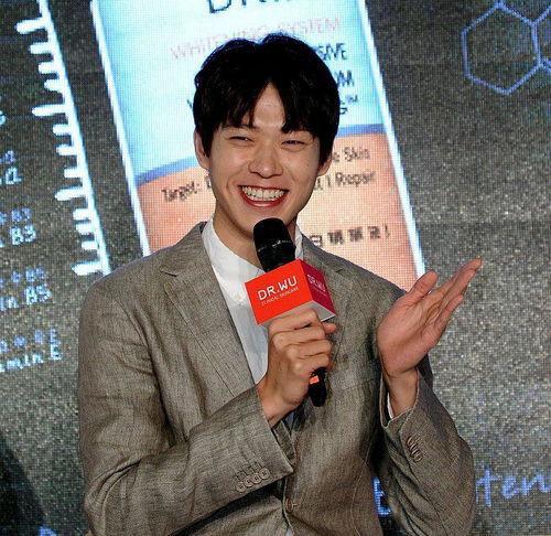 娱乐圈吃瓜小组名单最新,揭秘明星幕后故事与八卦传闻 第3张 娱乐圈吃瓜小组名单最新,揭秘明星幕后故事与八卦传闻 第3张